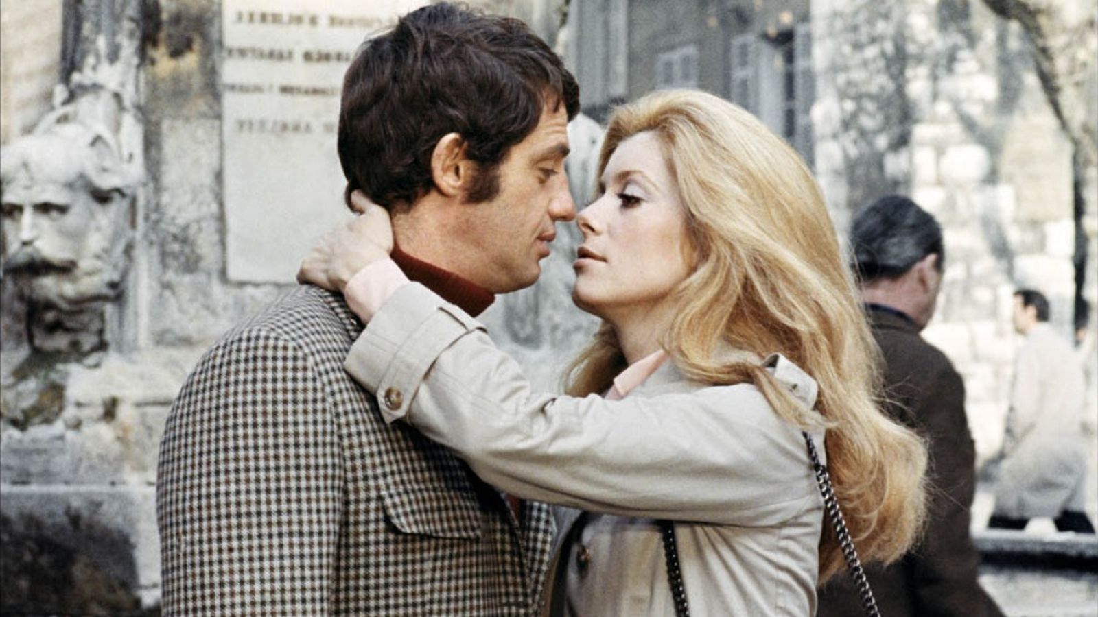 Deneuve con Belmondo en 'La sirena del Mississippi'.