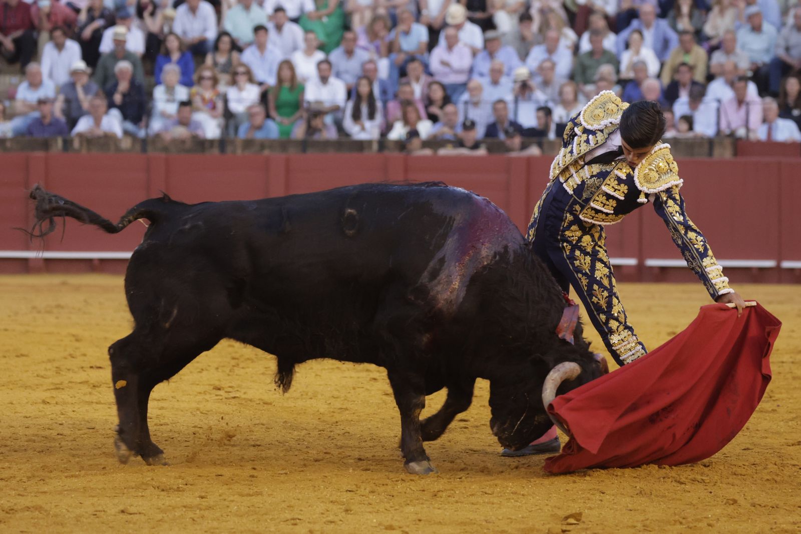 Las Imágenes de la cuarta corrida de abono en la Maestranza de Sevilla