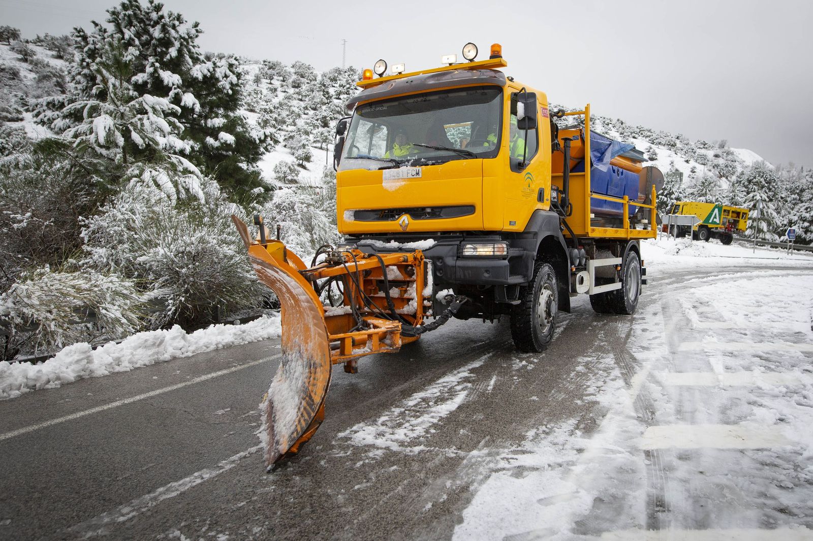Las imágenes de la nevada sorpresa caída este lunes en Granada