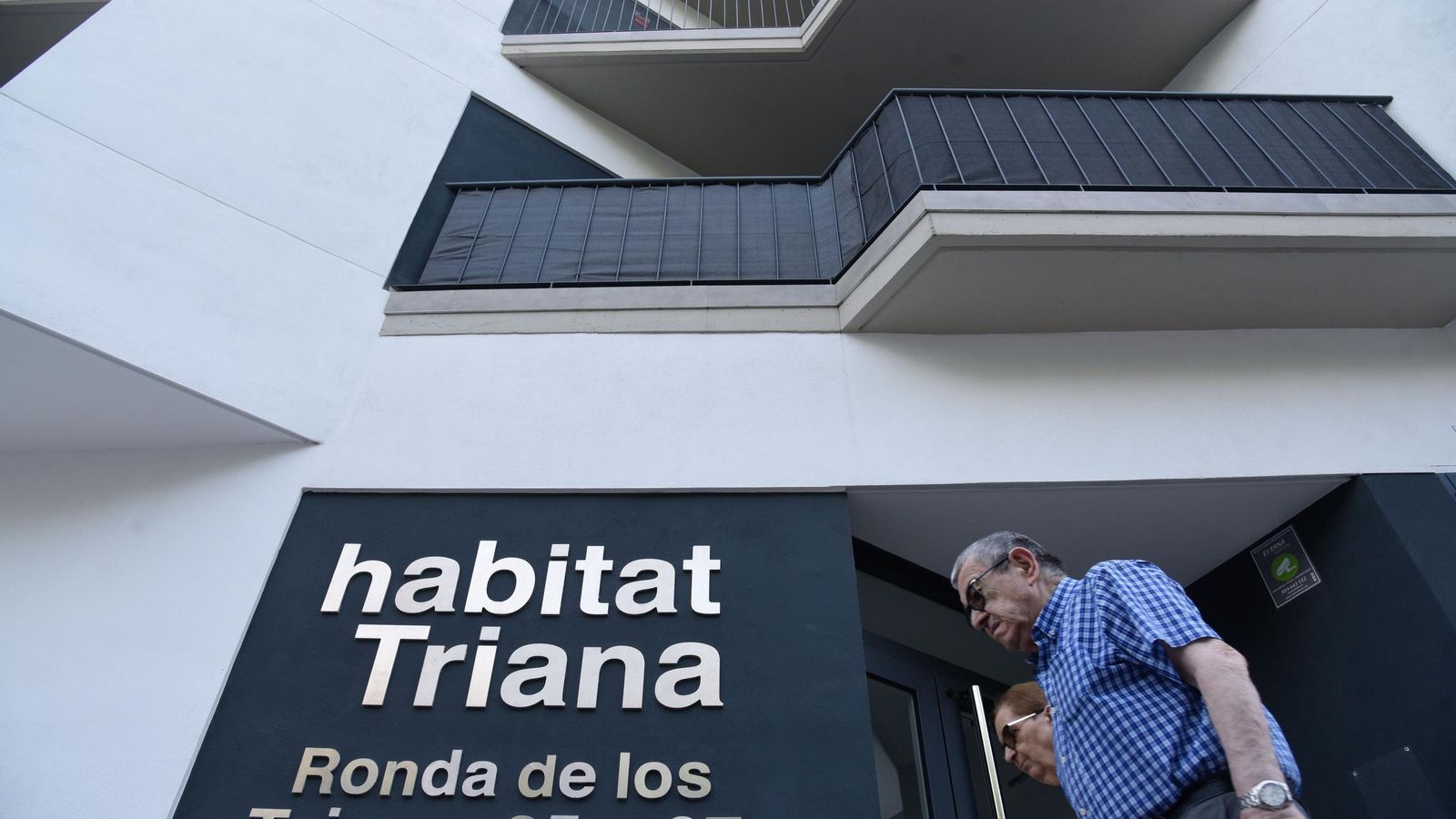 La entrada principal al edificio.