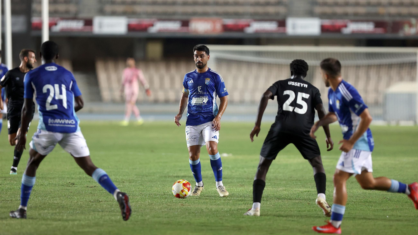 Imágenes del Trofeo Feria de la Vendimia entre el Xerez CD y el Juventud Torremolinos en Chapín