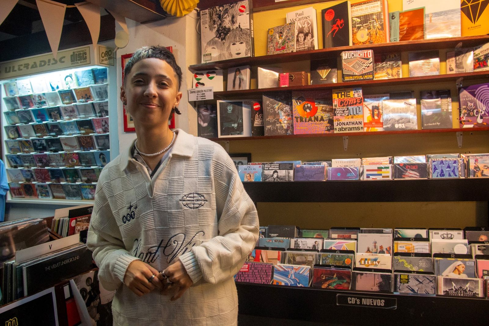 Camila Luna posa en Discos Bora Bora