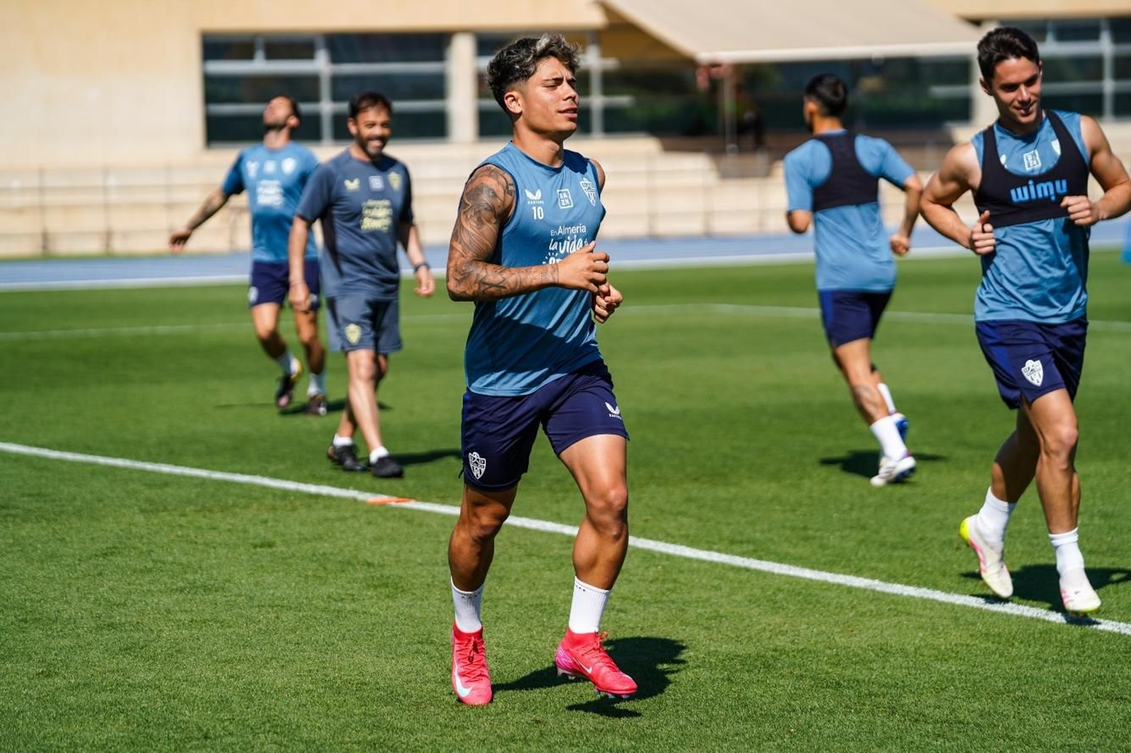 Melamed se ejercita junto con el resto de sus compañeros.