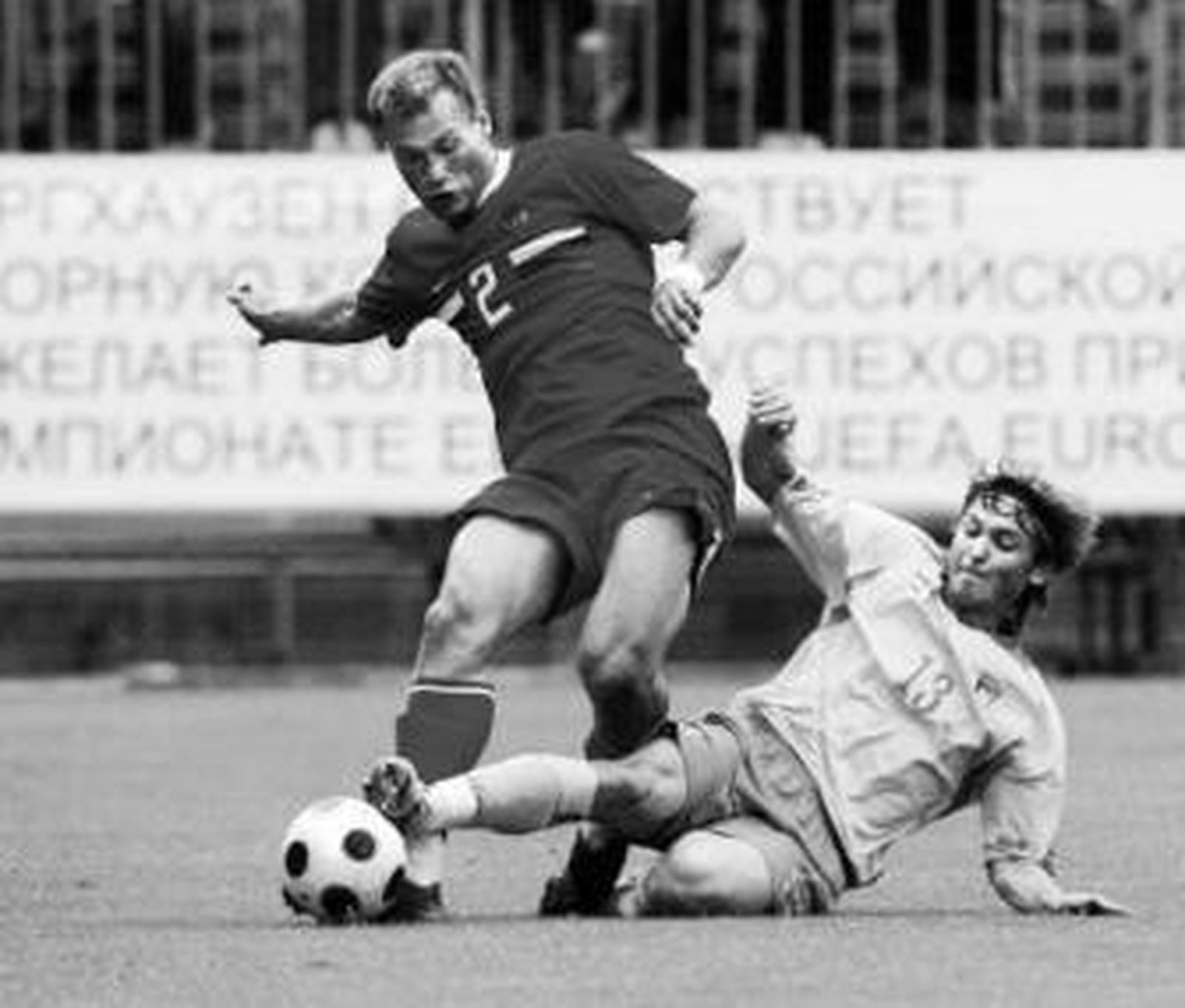 Arshavin facilita la goleada rusa