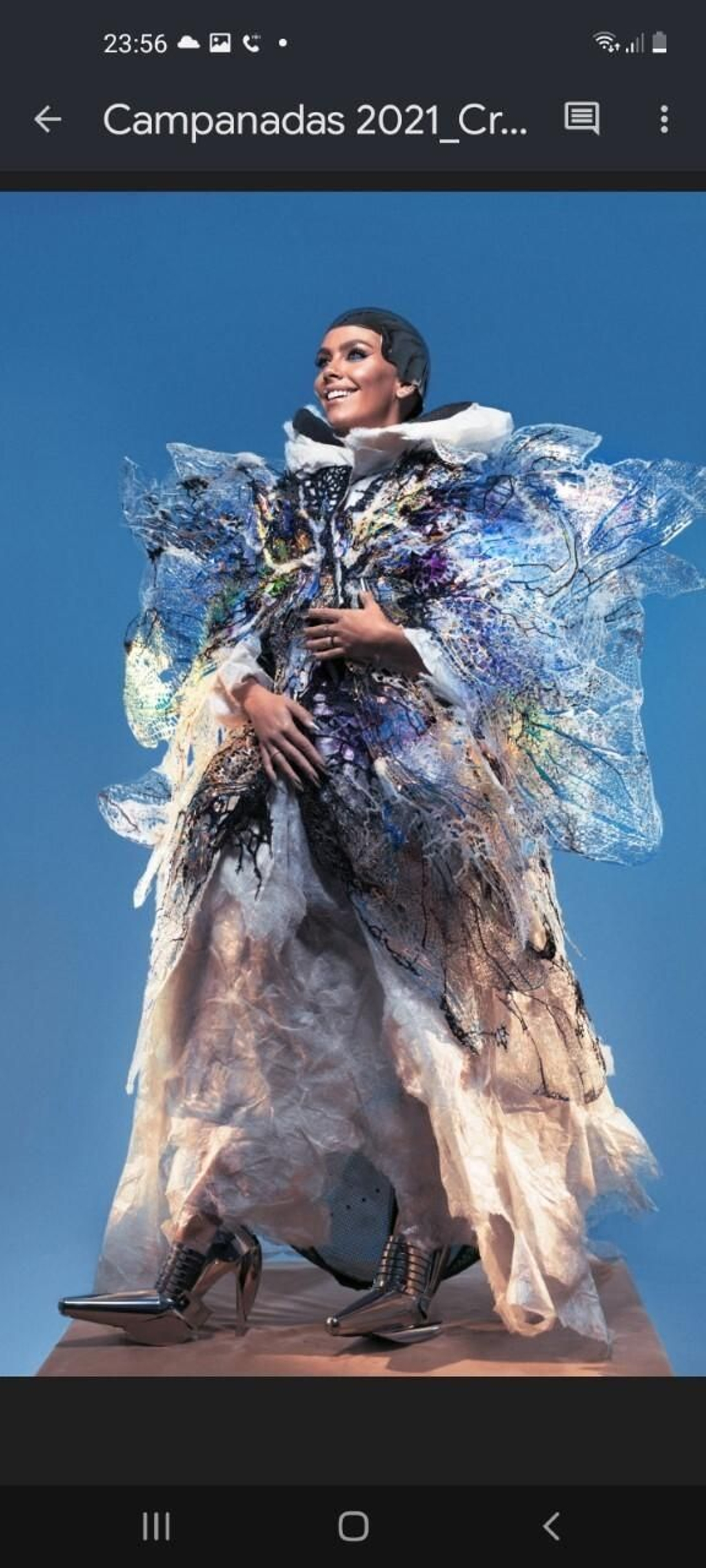 Cristina Pedroche con su capa de Buj Studio