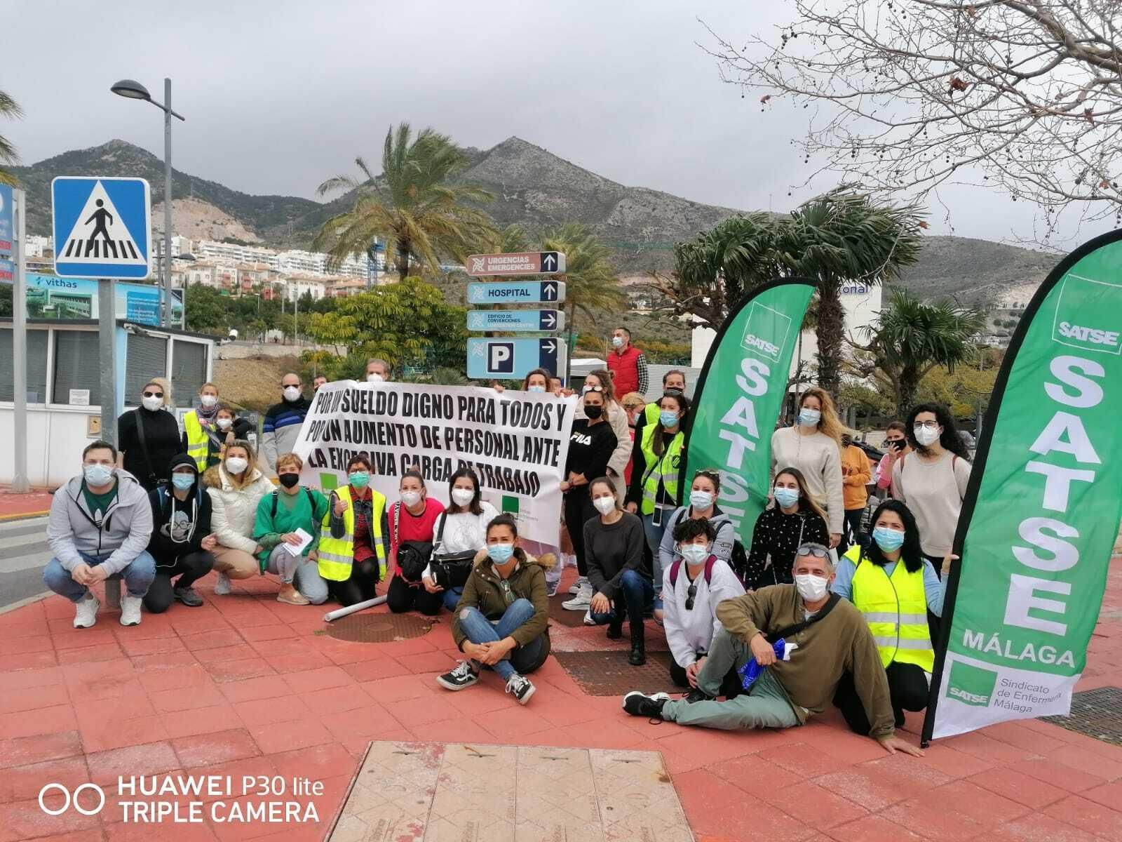Concentración de trabajadores del Hospital Vithas Xanit de Benalmádena.
