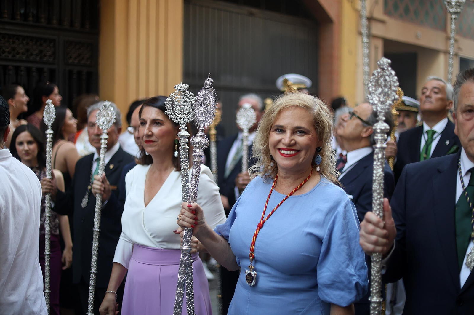 Imágenes de la procesión extraordinaria de la Virgen de la Esperanza por las calles de Huelva