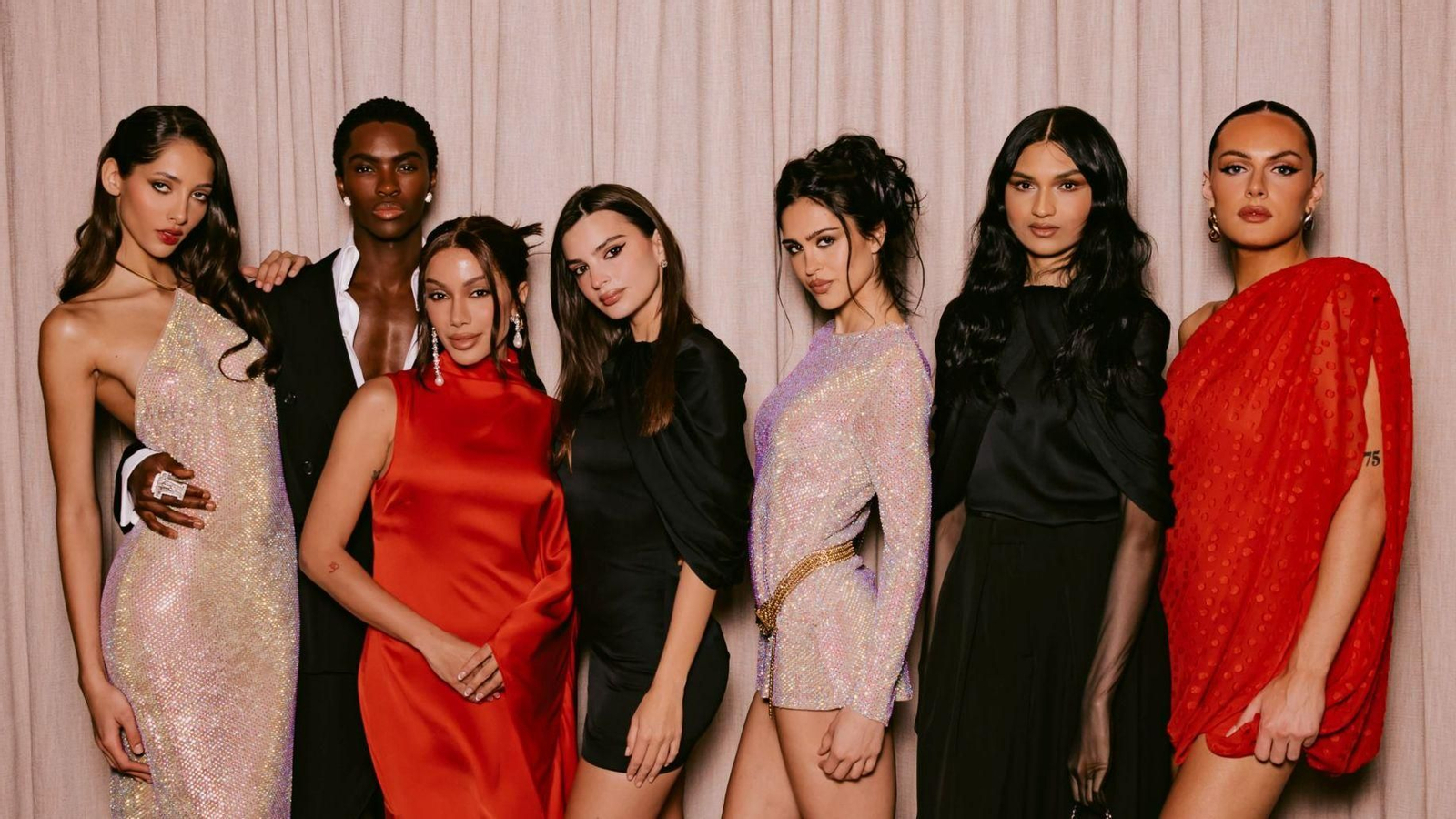Las modelos en la gala de Moda Británica con los nuevos modelos de Stella McCartney para H&M