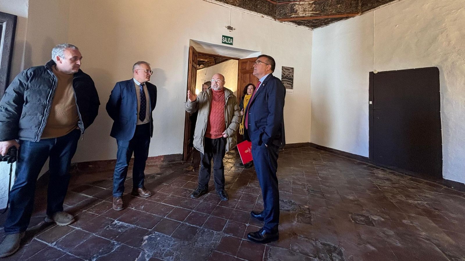 El subdelegado del Gobierno, José Antonio Montilla y el alcalde bastetano, Pedro J. Ramos, en el Palacio de los Enríquez