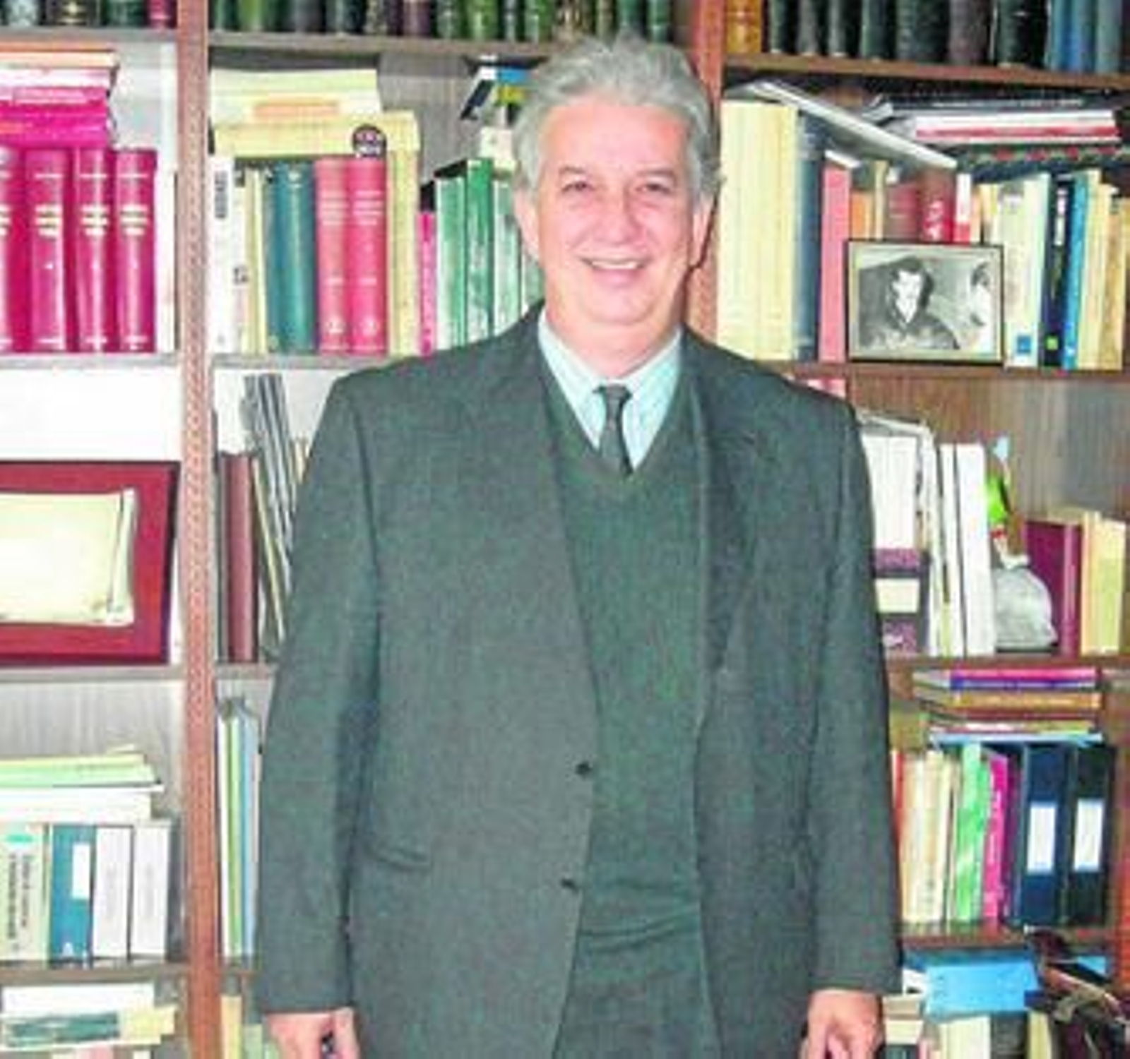 El abogado José Ramón Cantalejo, en su despacho de la capital almeriense. El abogado José Ramón Cantalejo, en su despacho de la capital almeriense.