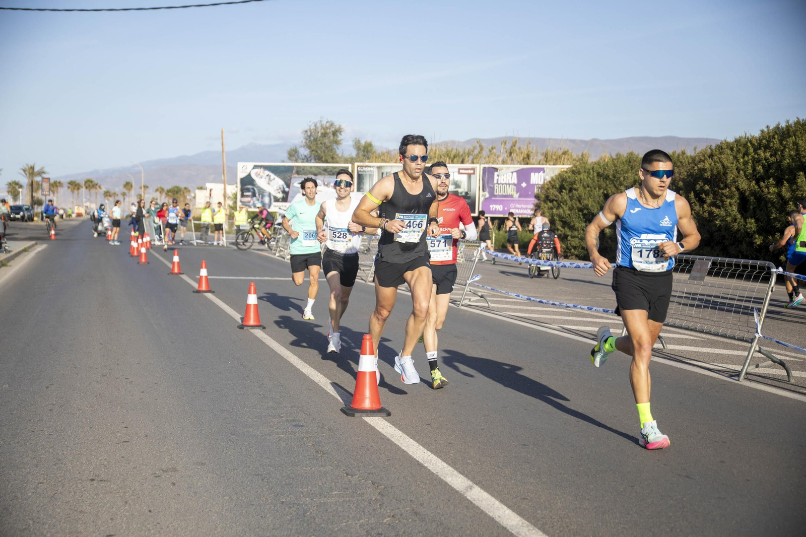 El Medio Maratón de Almería 2025, en imágenes