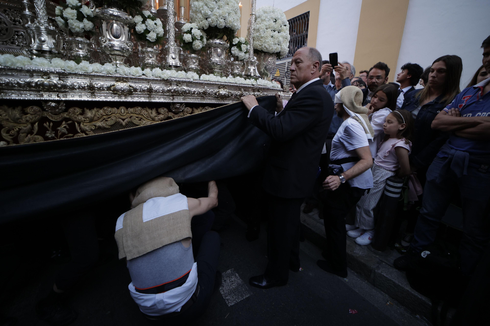 La salida de la Hermandad de las Penas en imágenes