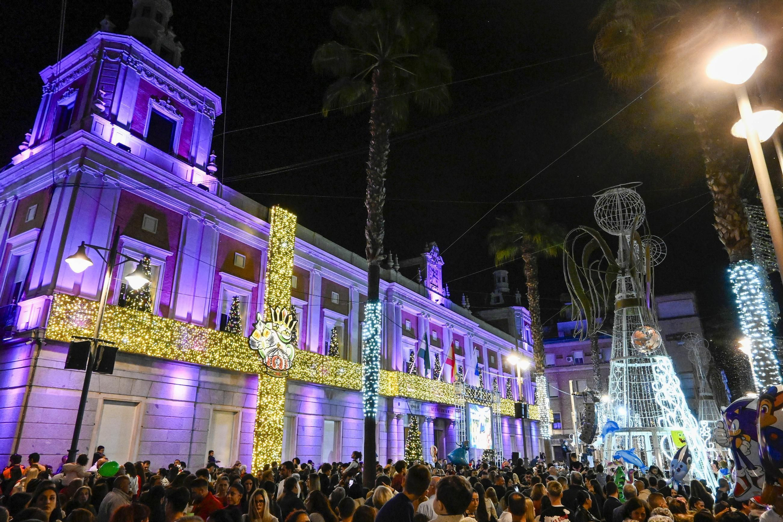Imágenes de la nevada y alumbrado navideño en Huelva