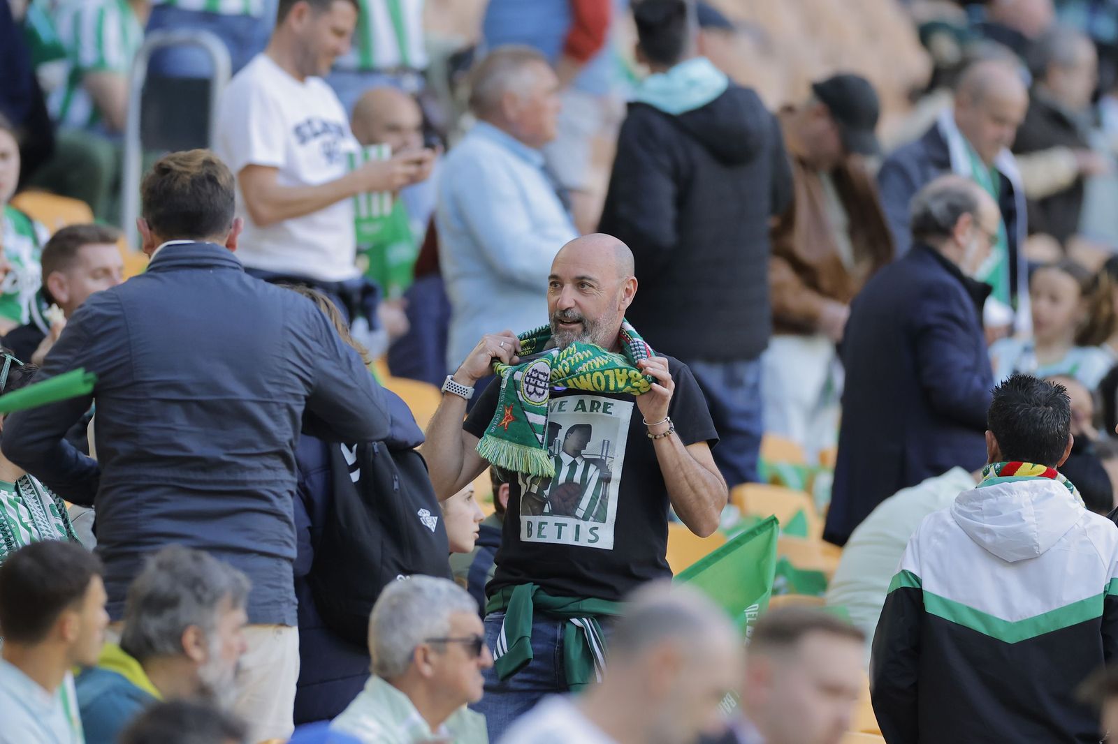 Búscate en las fotos del Betis - Sevilla