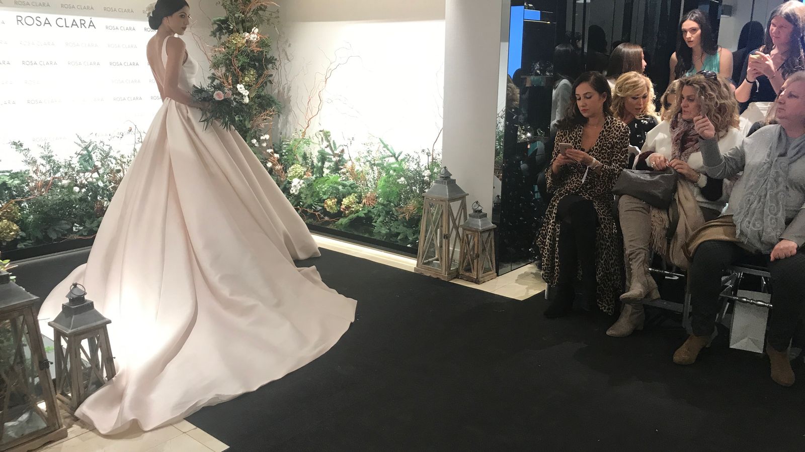 Algunos trajes de novia destacaron por su espectacularidad.