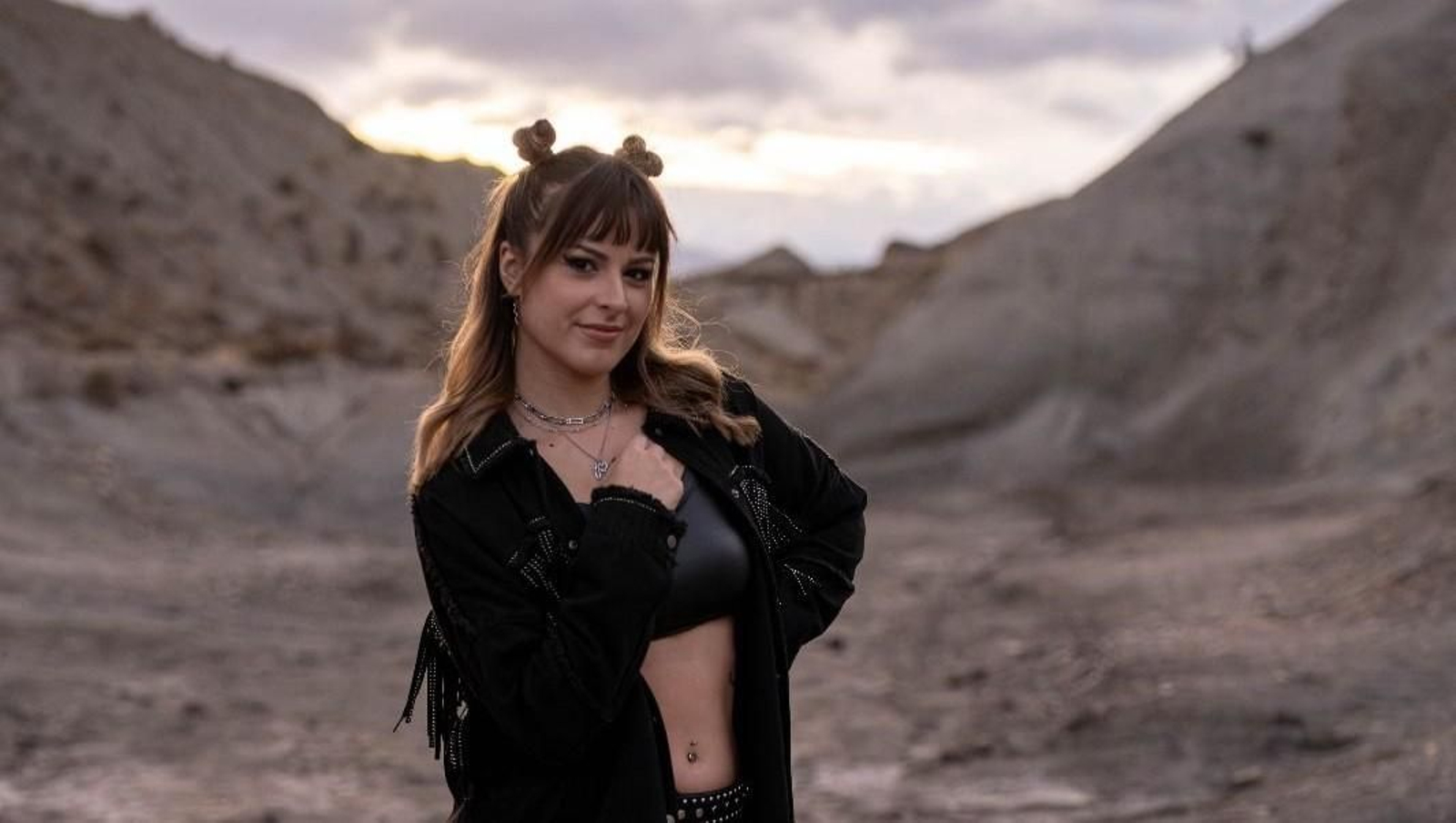 Carolina Zarí en pleno desierto de Tabernas.