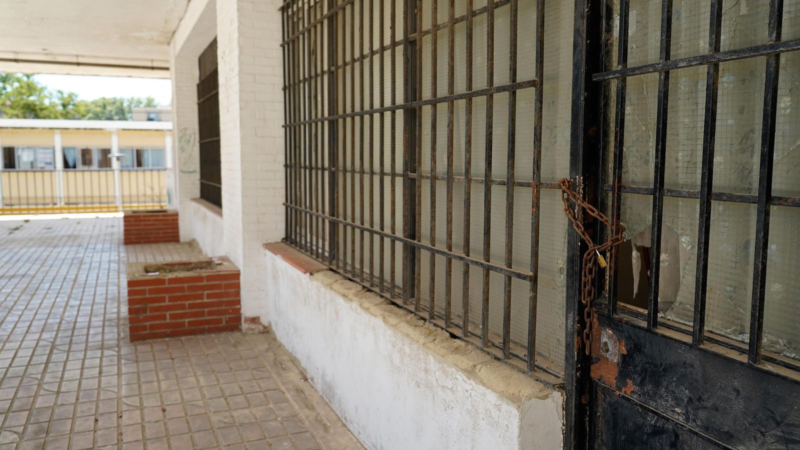 Así es la dejadez en el Centro Cívico de la reconquista.