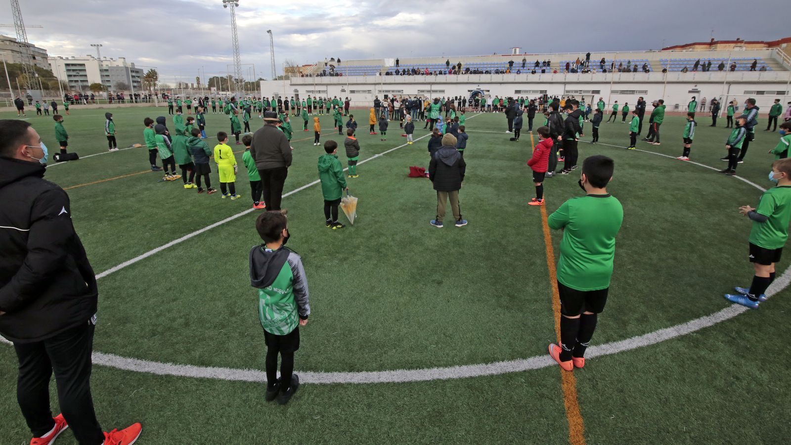 Emotivo homenaje de todo el Pueblo Nuevo a su entrenador