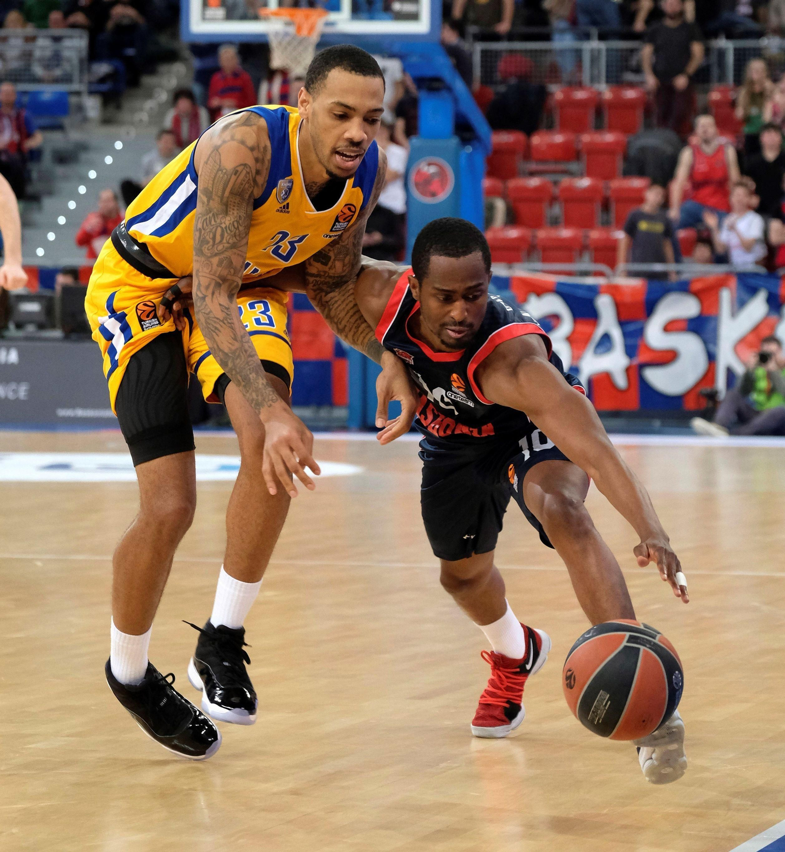 Las fotos de la carrera de Malcolm Thomas, un trotamundos del baloncesto