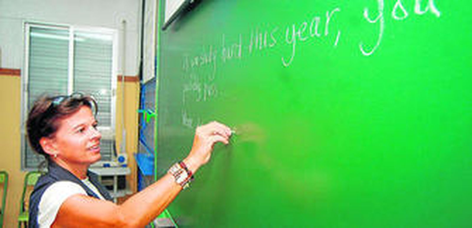 Una de las profesoras en una Escuela Oficial de Idiomas durante una clase de inglés.