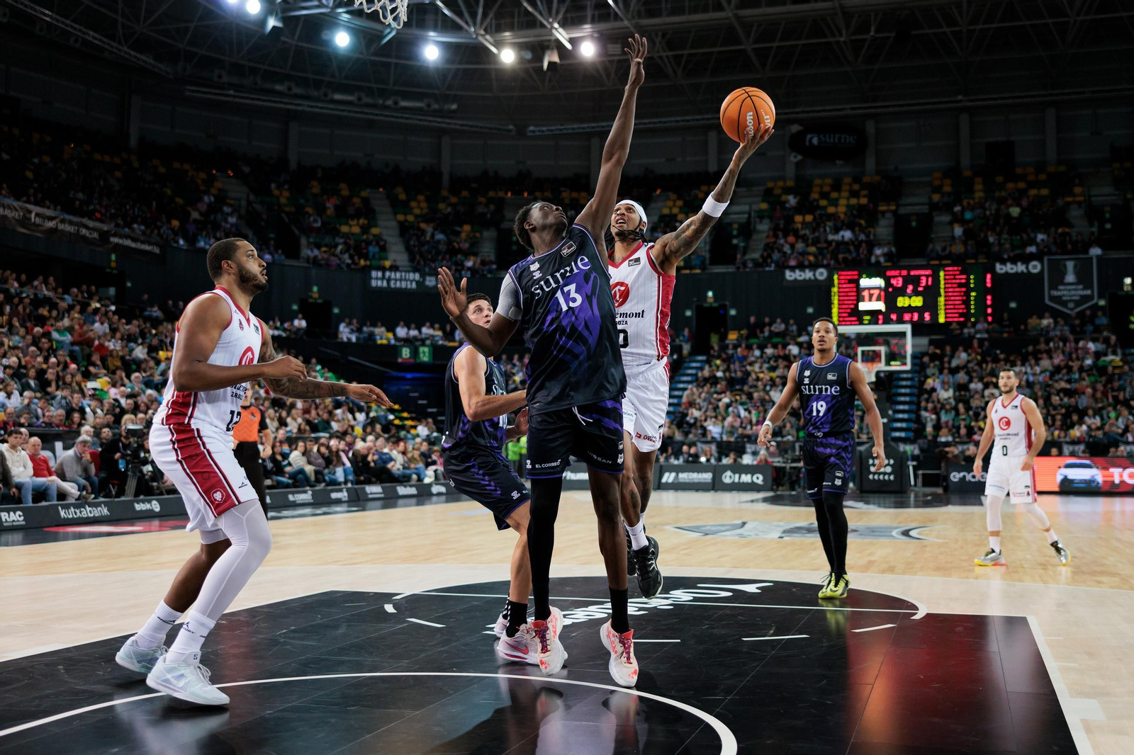 Tremendo Melwin Pantzar: 12 puntos, 14 asistencias y 30 de valoración