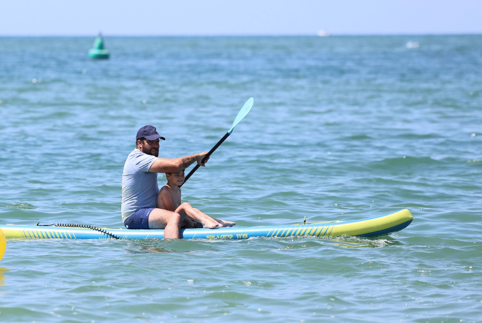 Ambiente en las playas de Huelva en la mañana de domingo