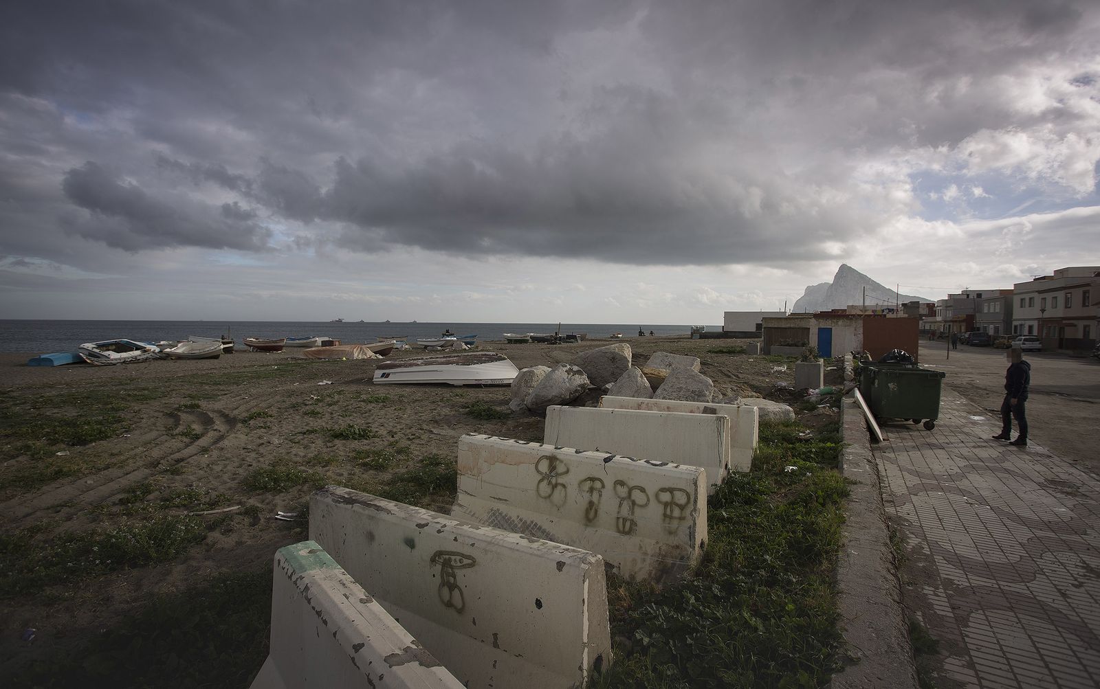 Recorrido en un patrullero de la Policía Nacional a las zonas del narcotráfico en el campo de Gibraltar, en imágenes