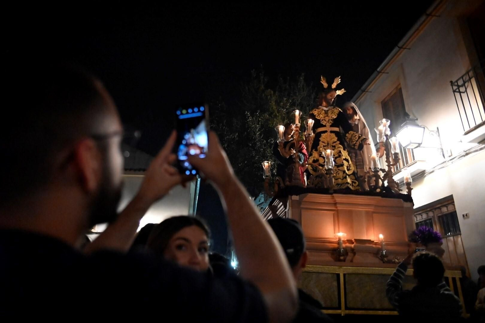 El Señor de la Salud da luz al Jueves de Pasión en Córdoba, en imágenes