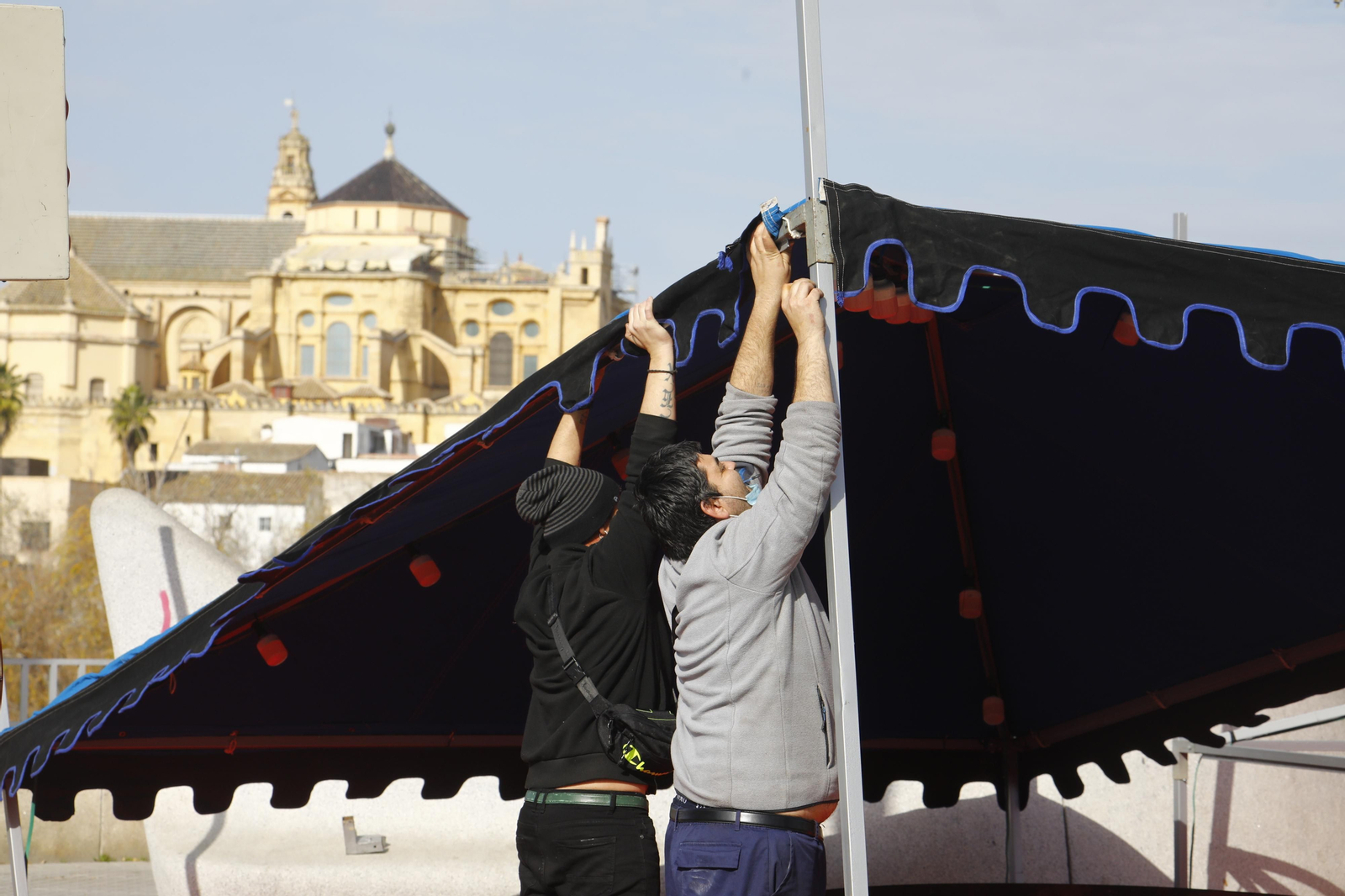 Así son los preparativos del Mercado Renacentista de Córdoba