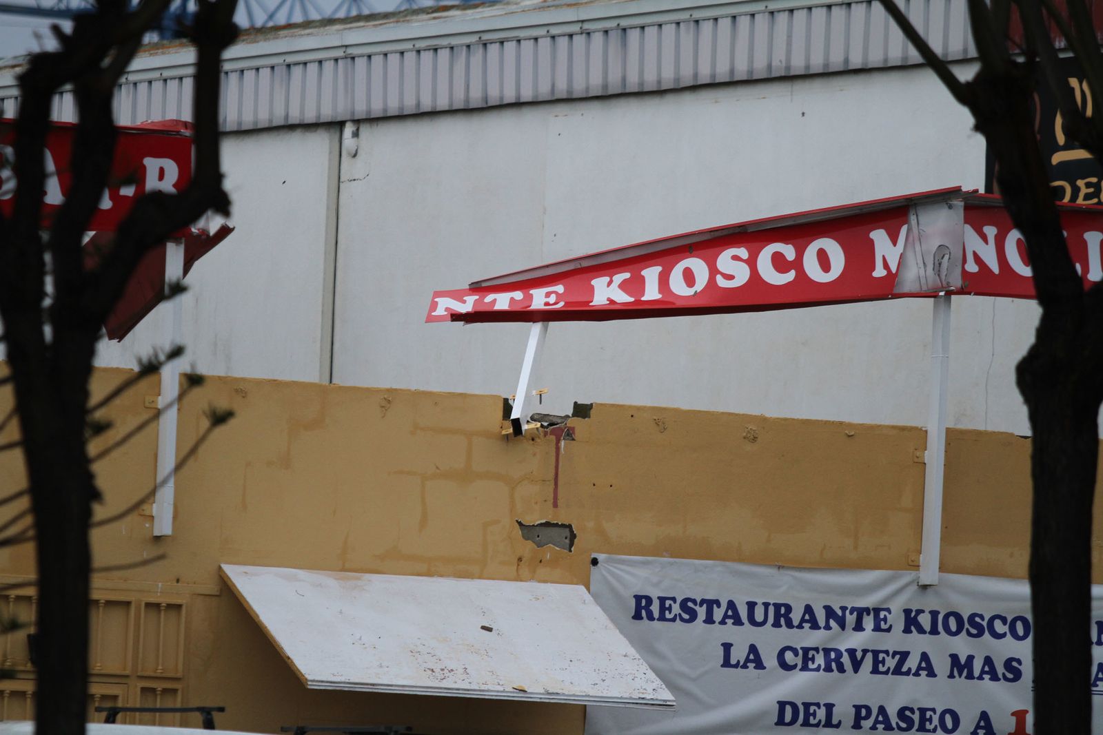 Consecuencias del temporal de lluvia y viento a su paso por la capital