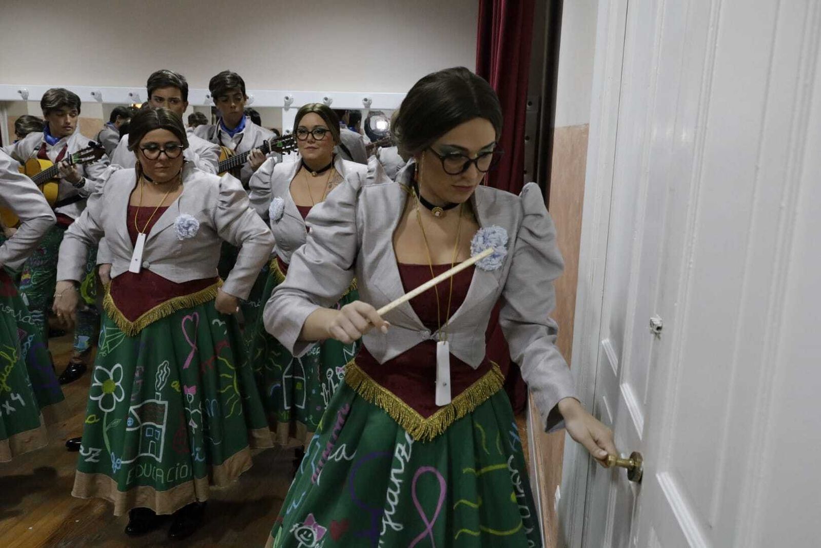Comparsa La tía de la tiza en camerinos