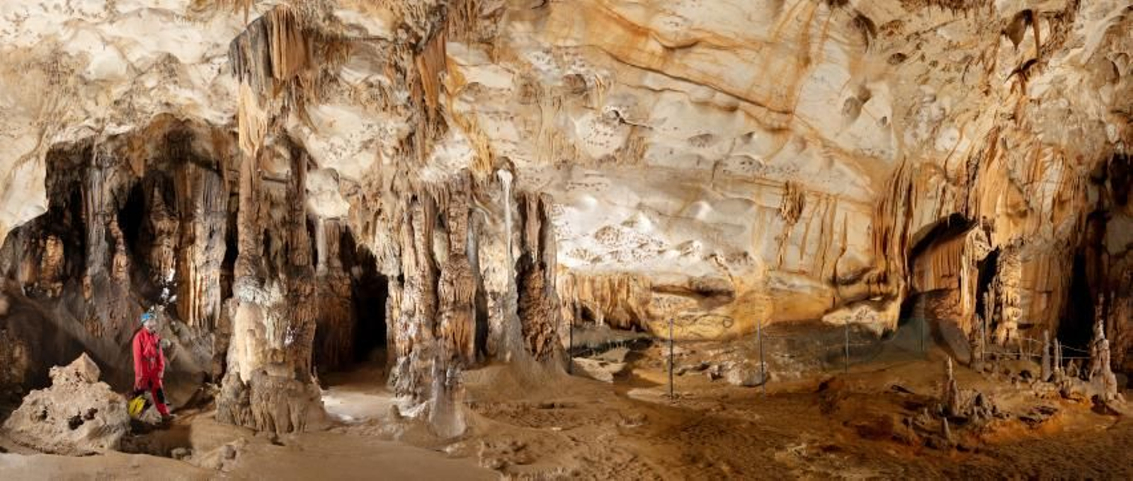Galerías interiores de la Cueva de La Pileta.