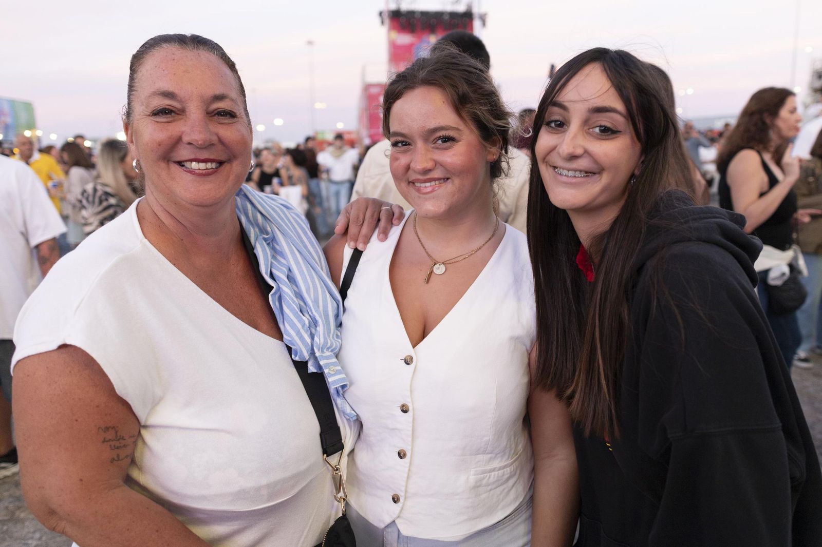 Búscate en las imágenes del concierto gratuito en el Muelle de Cádiz