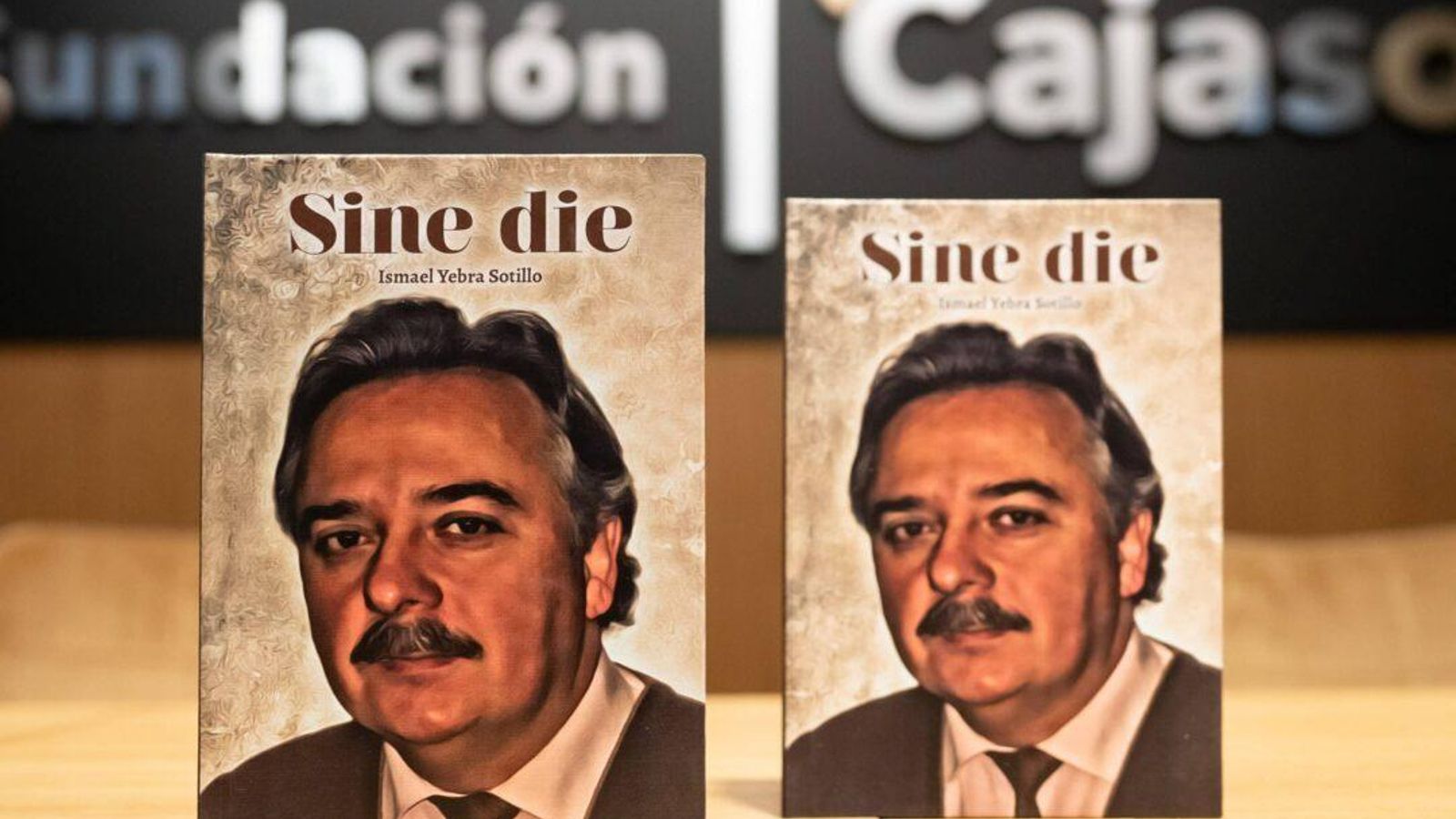El libro se titula 'Sine die'