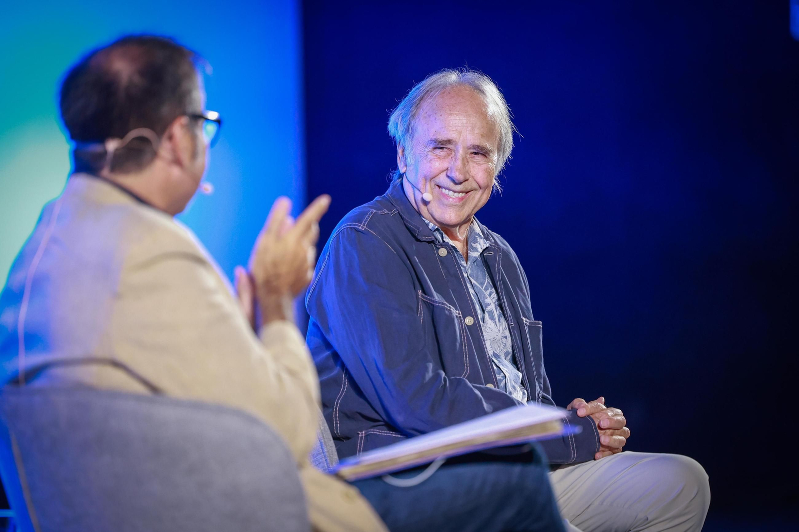 Charla con Joan Manuel Serrat en las vísperas del 24 de Septiembre en San Fernando: las imágenes del acto