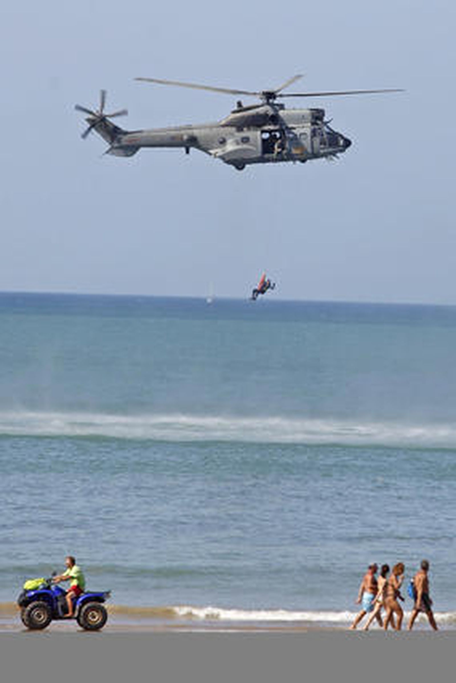 190.000 personas disfrutan del III Festival Aéreo en la playa de la Victoria. /Foto: Jesús Marín