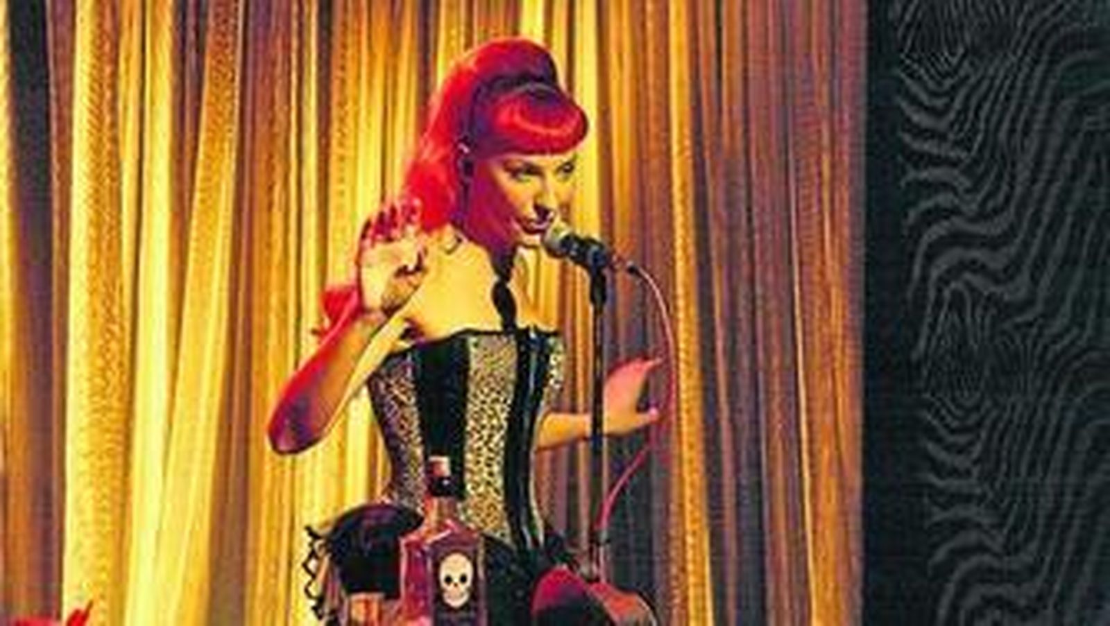 Roma Calderón firma y protagoniza un espectáculo canalla y lleno de coreografías y música en directo.