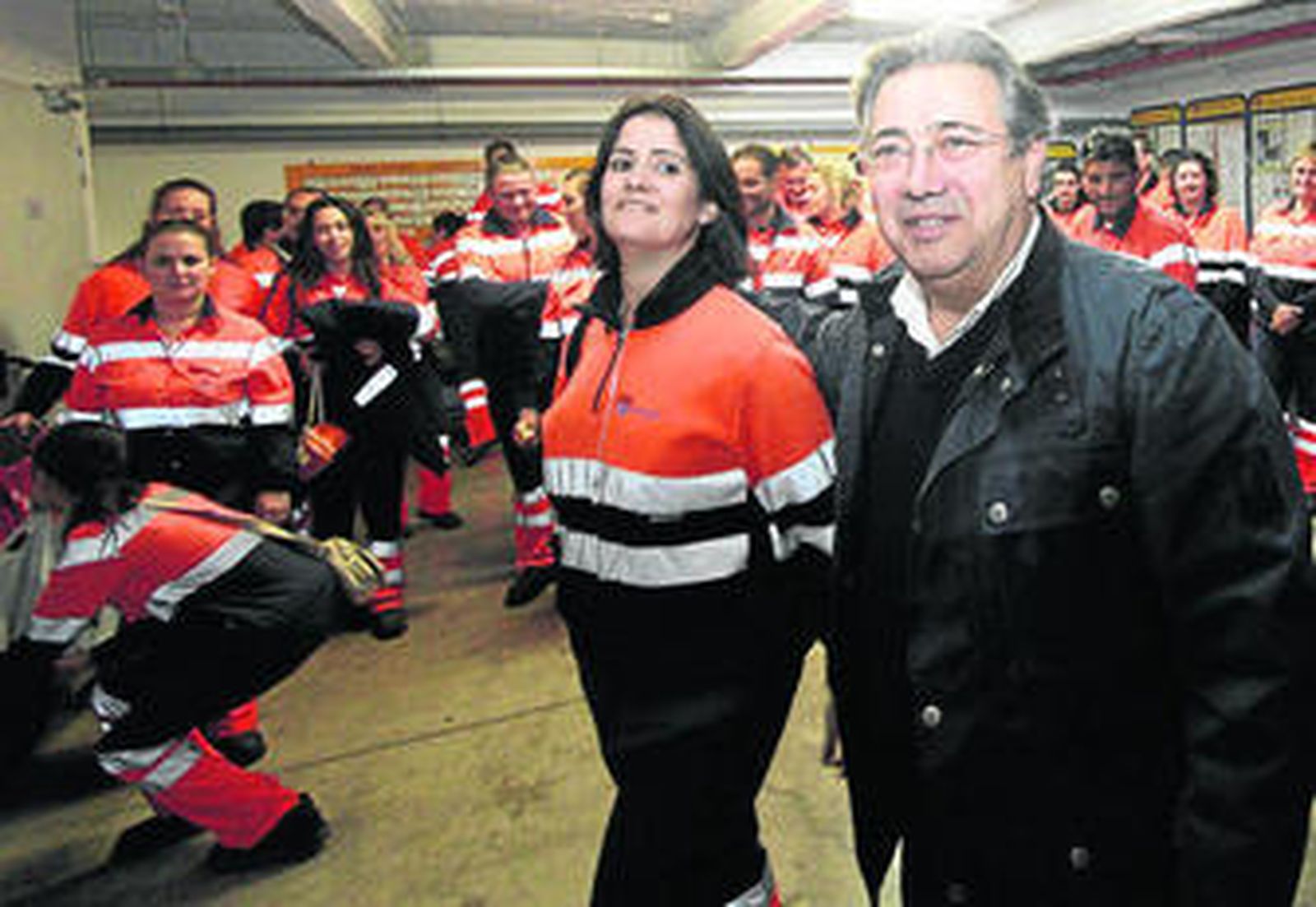 El alcalde, Juan Ignacio Zoido, durante la visita que hizo la tarde del 31 de diciembre a Lipasam.