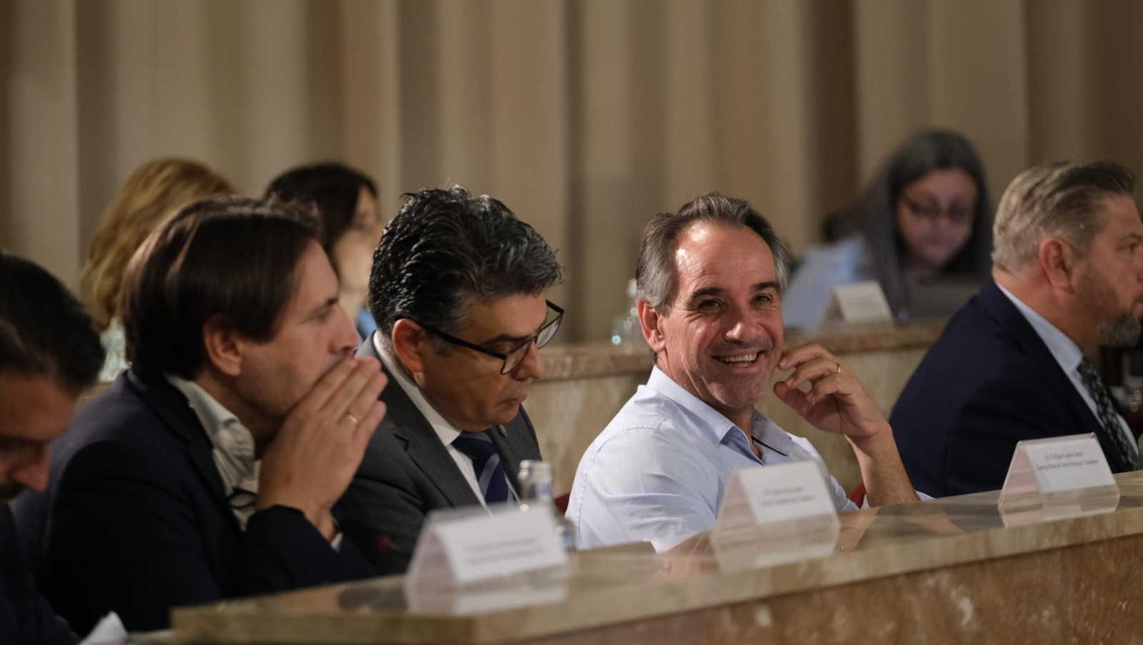 Imágenes del pleno del Ayuntamiento de Almería