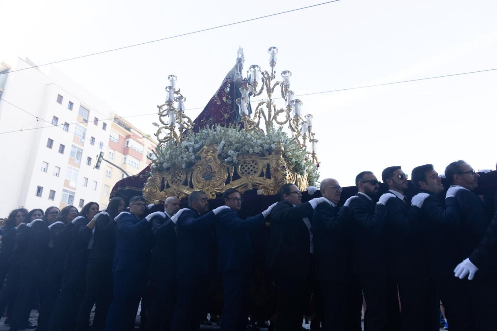Un Jaén repleto de fieles acompañan los traslados de las veinte imágenes de la Magna (I)