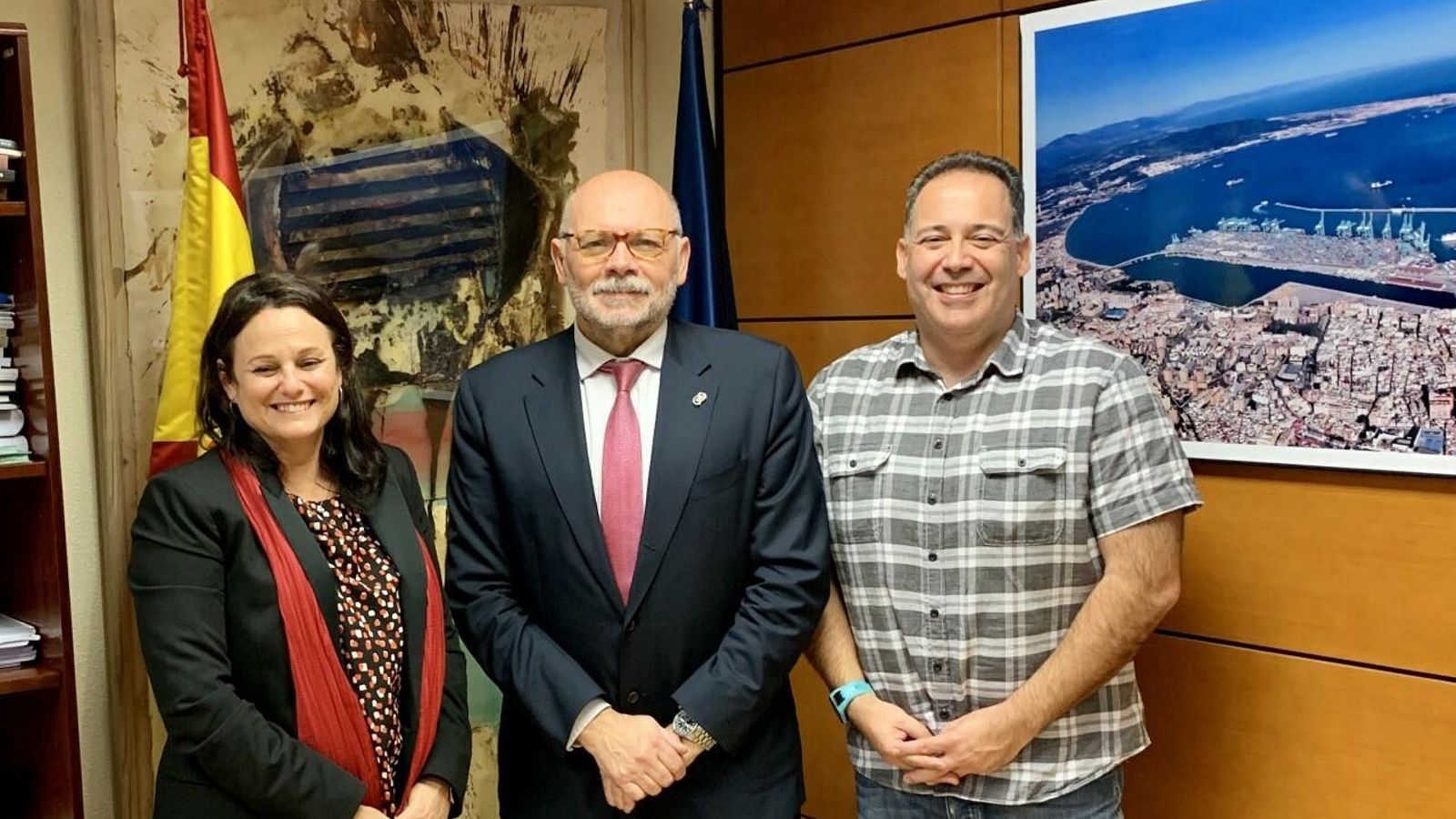 El director general de Carreteras del Ministerio de Fomento, Javier Herrero, con la alcaldesa y el delegado de Urbanismo, el pasado martes, en Madrid.