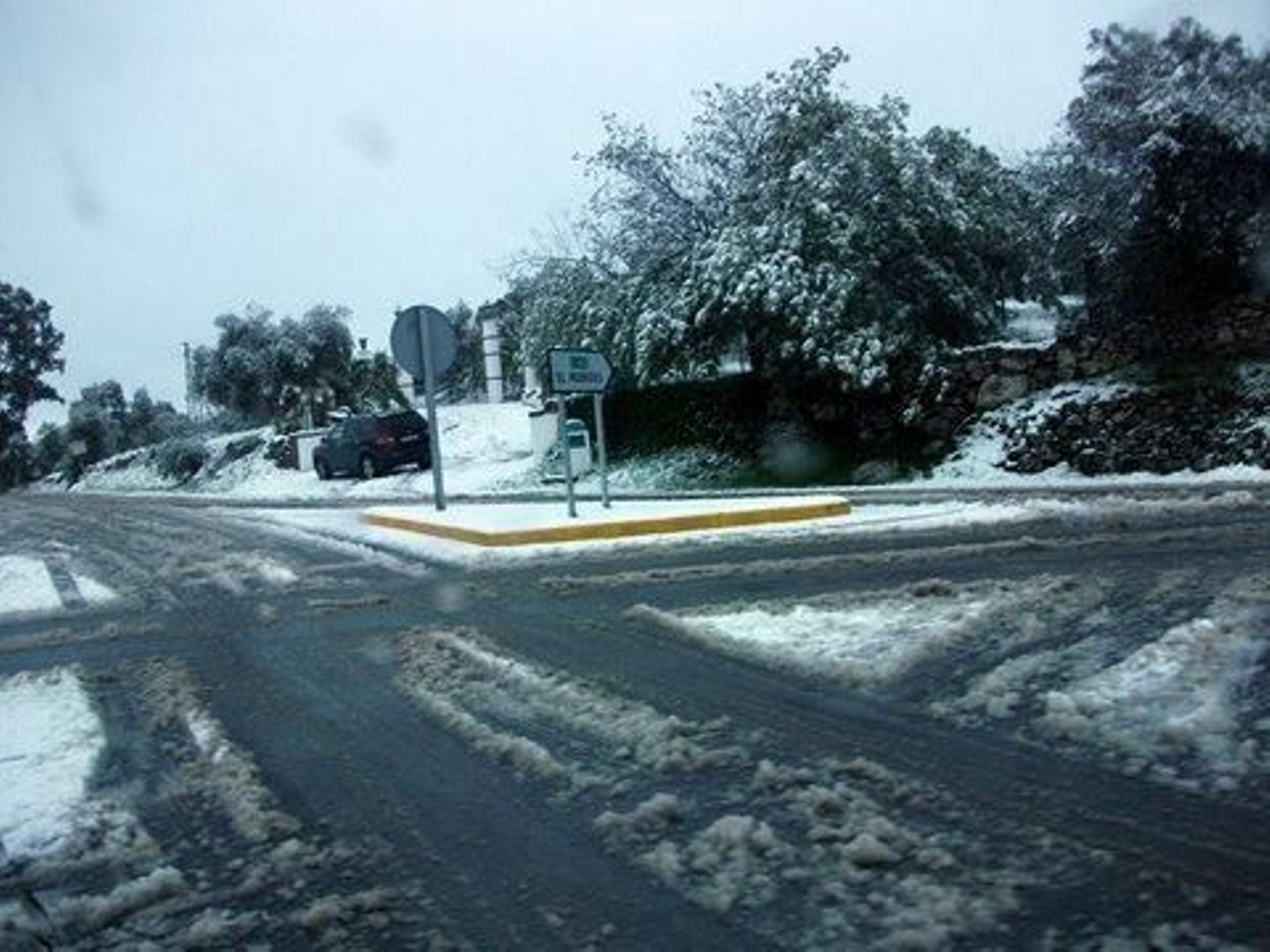 El pueblo de Castiblanco repleto de nieve./ Antonio Barea Sánchez