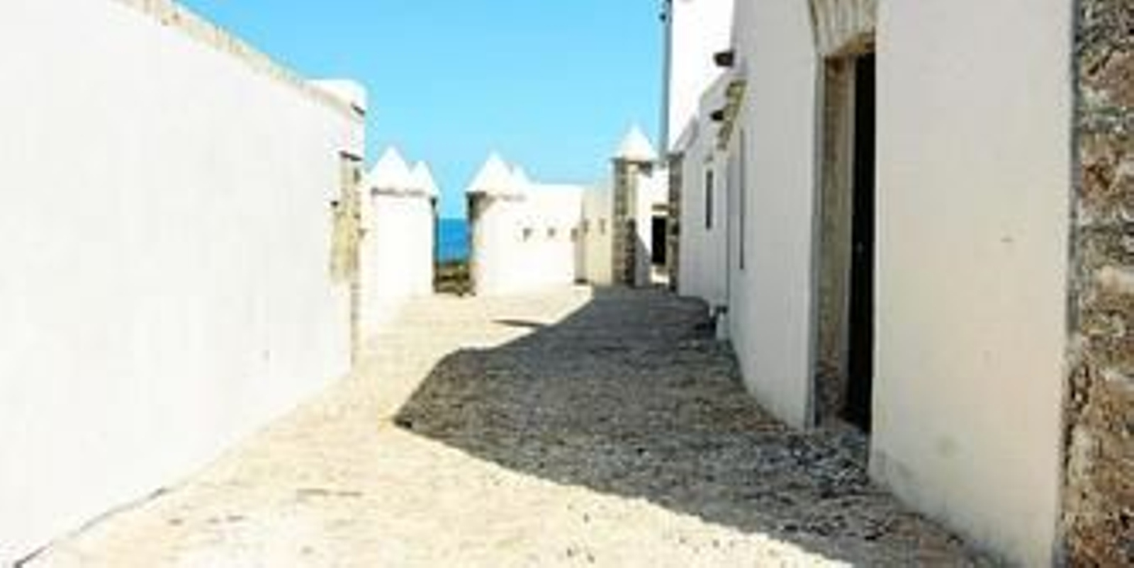 Vista del interior de la fortaleza con sus muros y accesos totalmente consolidados después de casi dos años de obras.