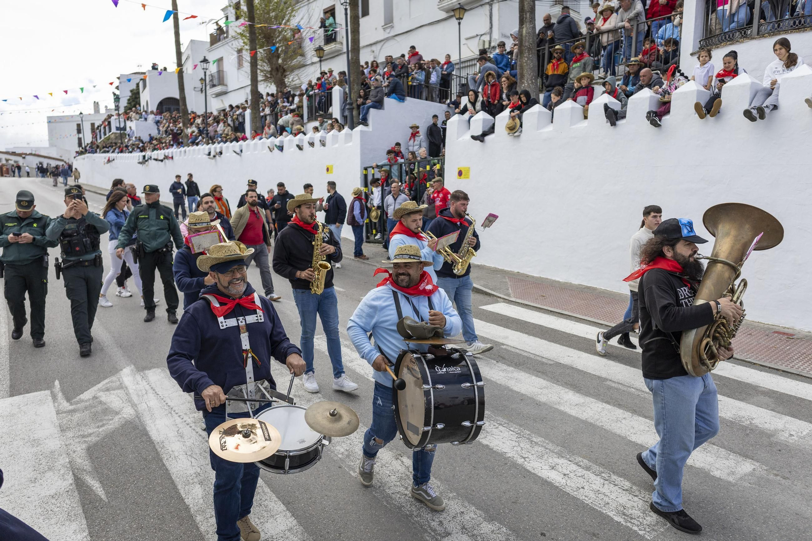 Las imágenes del Toro Embolao de Vejer 2025