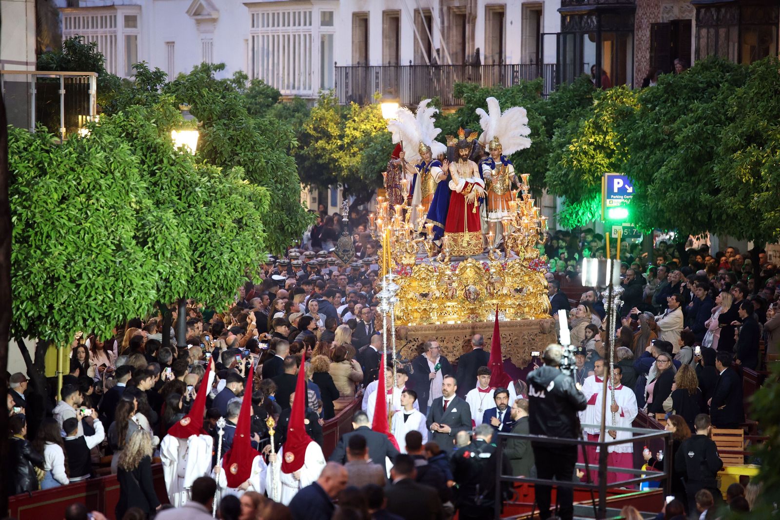 La hermandad de la Paz de Fátima fue de las pocas en cumplimentar sin incidencias su estación de penitencia.