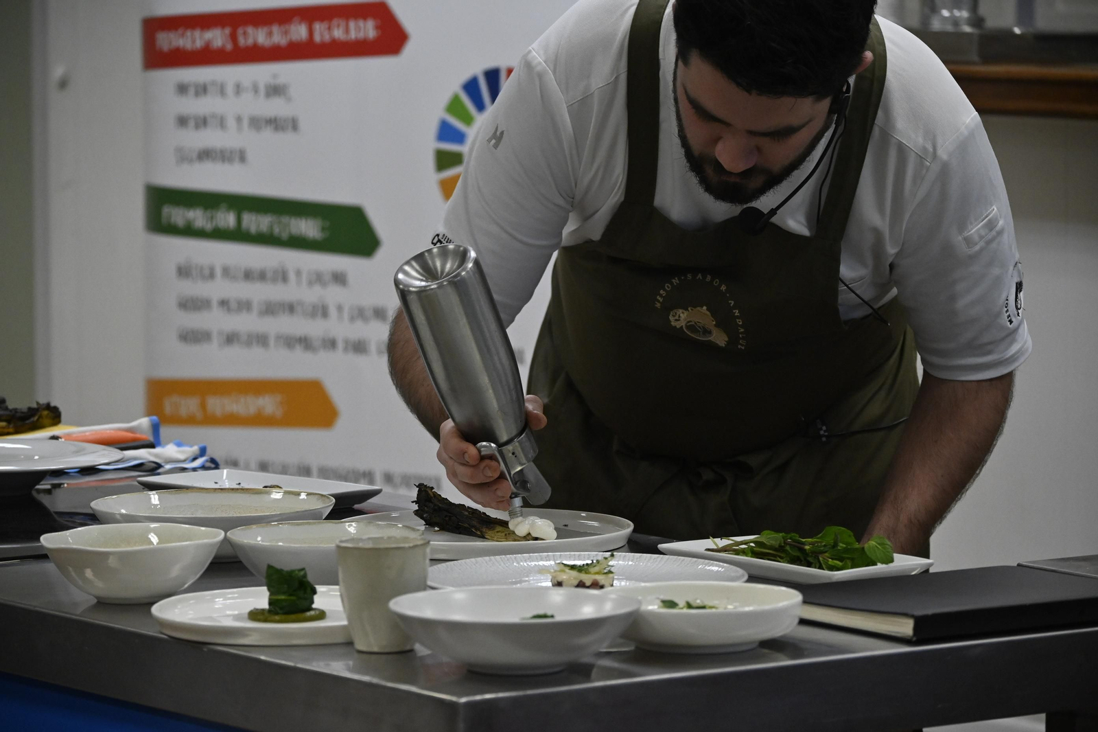 Jornada de cocineros en la Escuela de hostelería Virgen de Belén, en imágenes