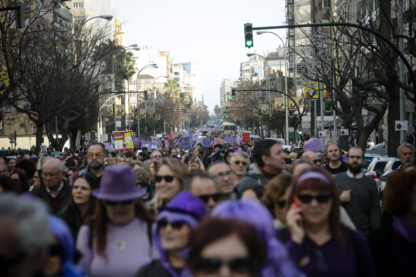 Miles de personas acudieron a  la gran manifestación del 8-M