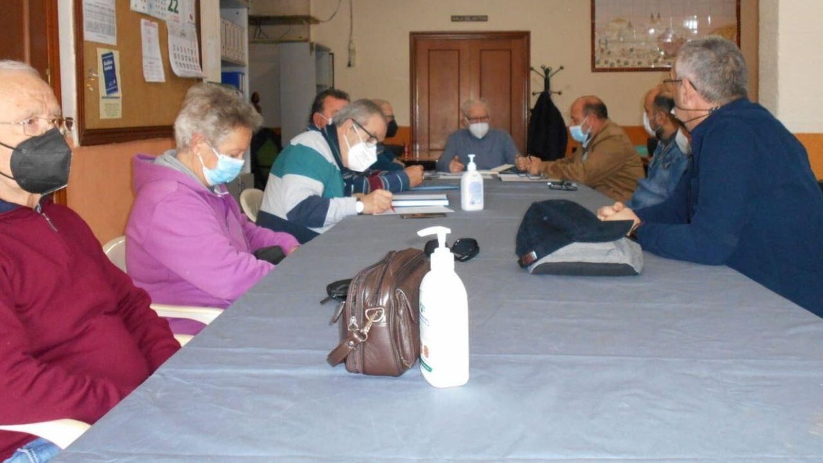 Reunión entre Izquierda Unida y la nueva federación de vecinos Esteros y Salinas comparten inquietudes en torno a San Fernando.