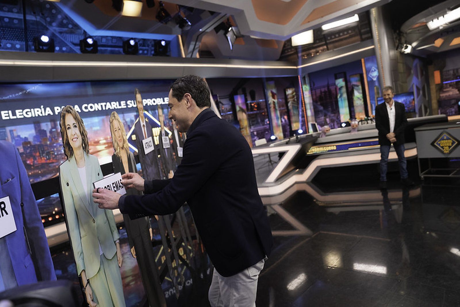 Moreno Bonilla le coloca el cartel a María Jesús Montero en 'El Hormiguero'