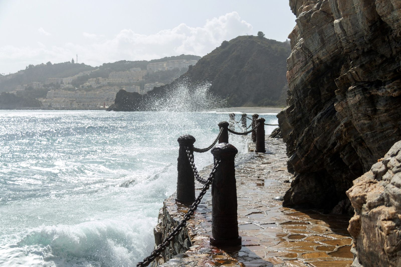 El temporal de levante causa daños en playas de la costa de Granada